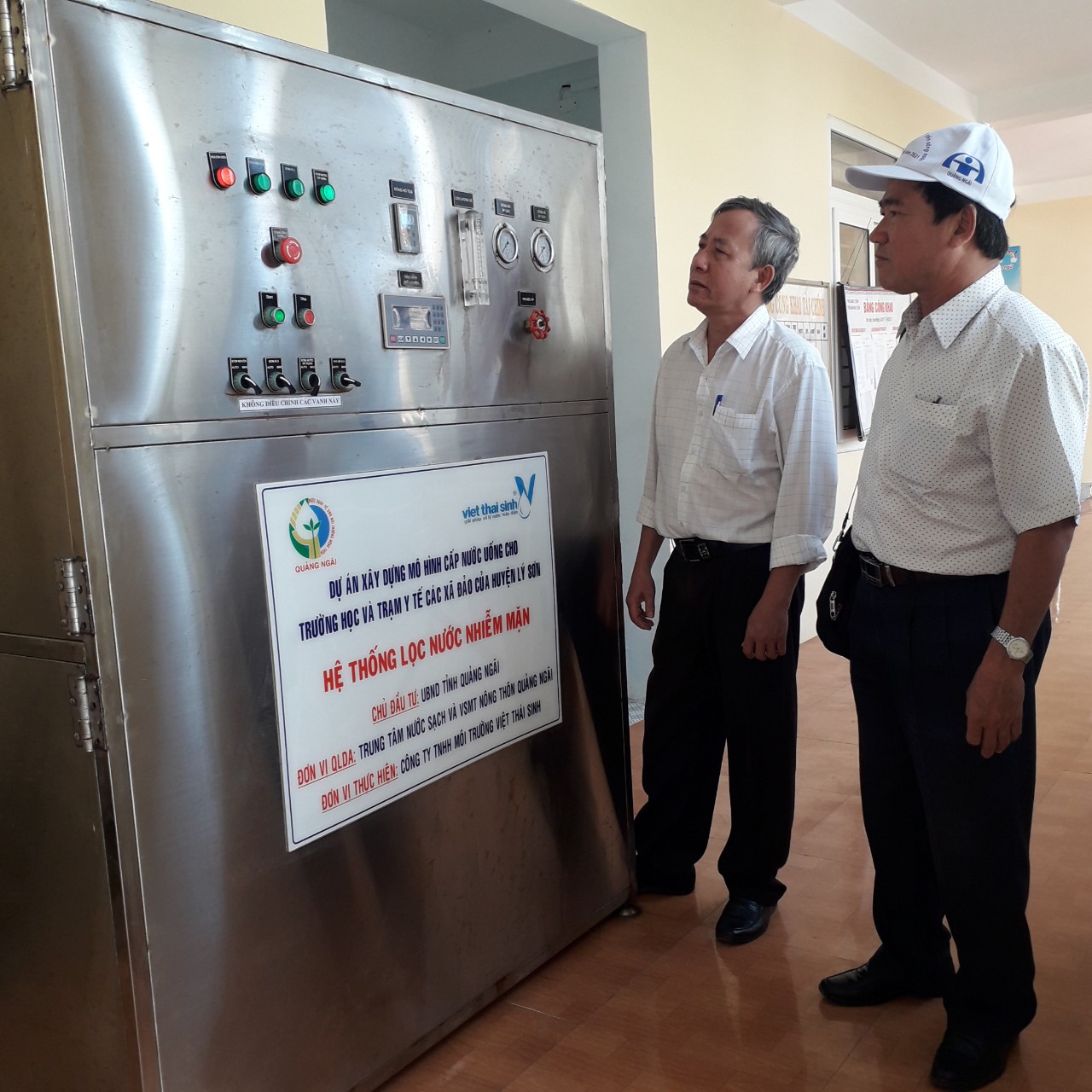 Bàn giao công trình “Dự án xây dựng mô hình cấp nước uống cho trường học và trạm y tế các xã đảo của huyện Lý Sơn”.