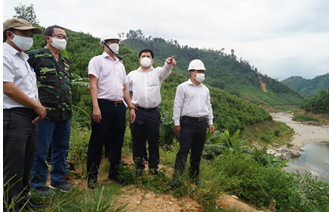 Lãnh đạo UBND tỉnh kiểm tra công tác phòng, chống thiên tai và tìm kiếm cứu nạn tại huyện Sơn Tây và Sơn Hà