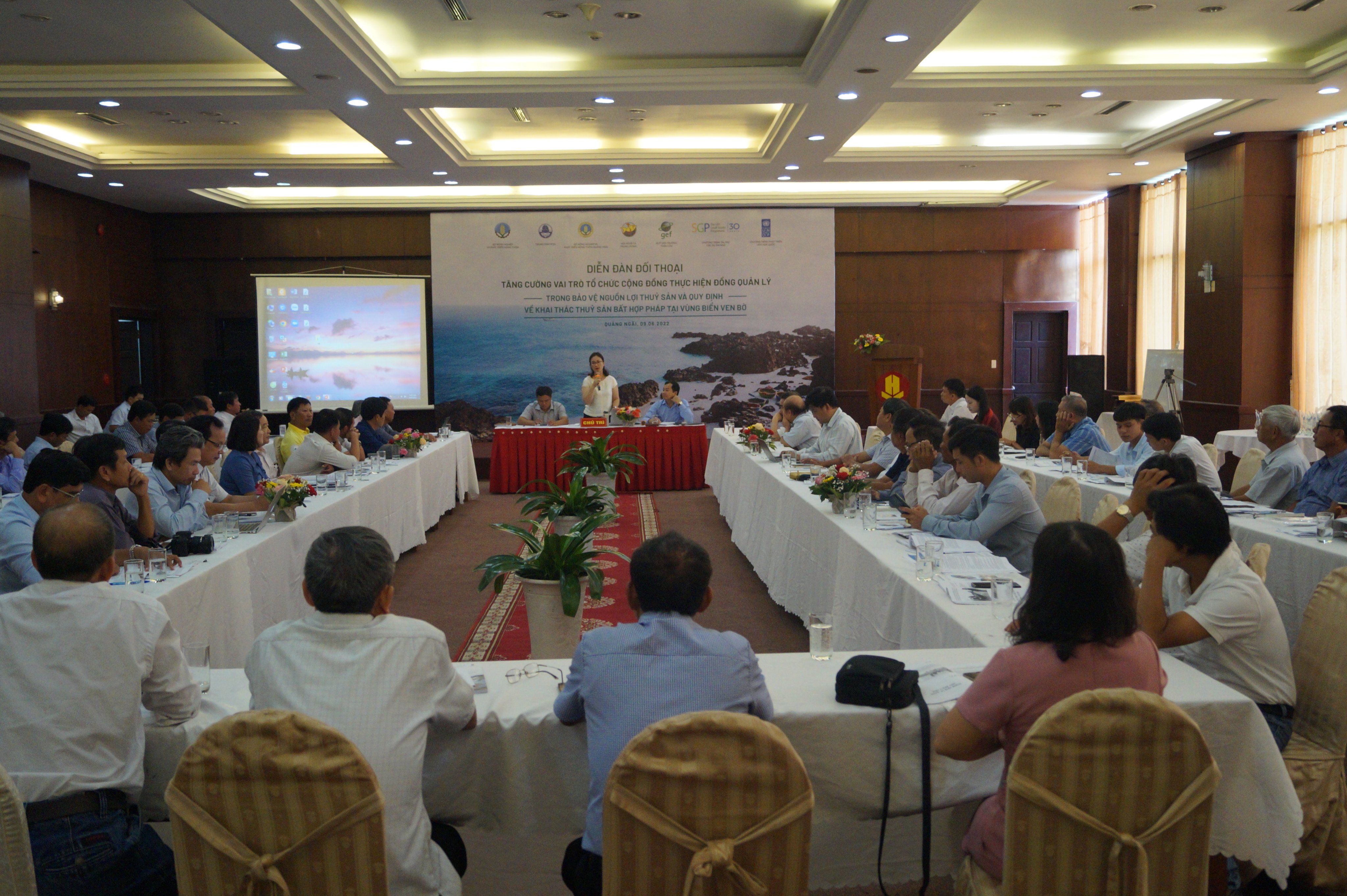 Diễn đàn đối thoại “Tăng cường vai trò tổ chức cộng đồng thực hiện đồng quản lý trong bảo vệ nguồn lợi thuỷ sản và quy định về khai thác thuỷ sản bất hợp pháp-IUU tại vùng biển ven bờ”.
