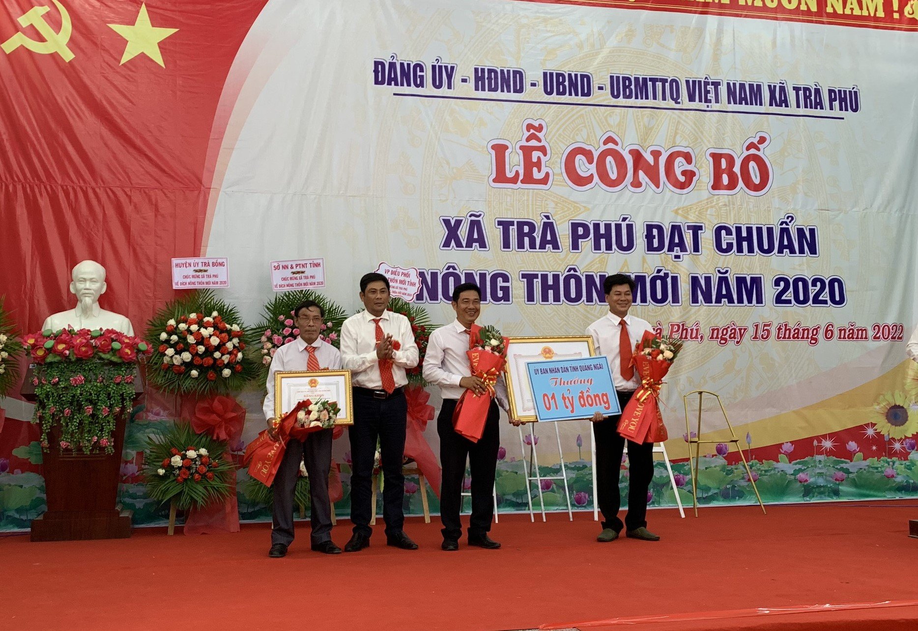 Xã Trà Phú đón nhận danh hiệu xã đạt chuẩn nông thôn mới