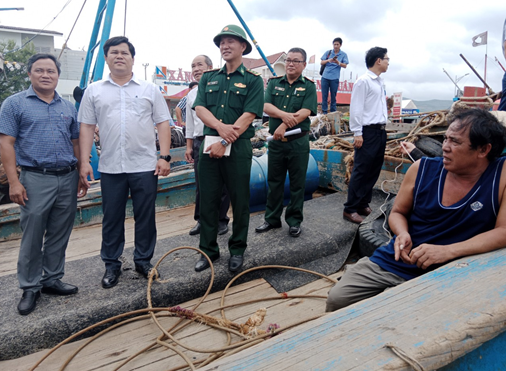 Phó Chủ tịch UBND tỉnh Trần Phước Hiền kiểm tra công tác phòng, chống bão số 4 trên địa bàn thị xã Đức Phổ