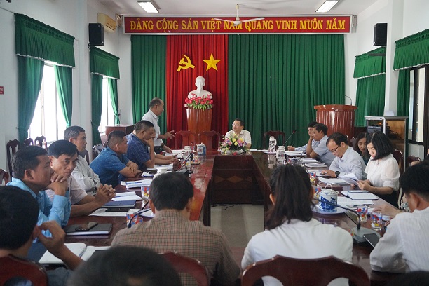 Phó Giám đốc Sở Nông nghiệp và Phát triển nông thôn Nguyễn Đức Bình làm việc với Chi cục Thủy sản