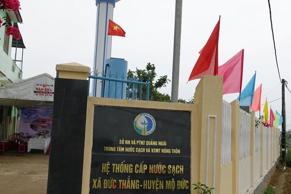 Bàn giao đưa vào sử dụng công trình Nâng cấp, mở rộng Hệ thống cấp nước sinh hoạt xã Đức Thắng, huyện Mộ Đức